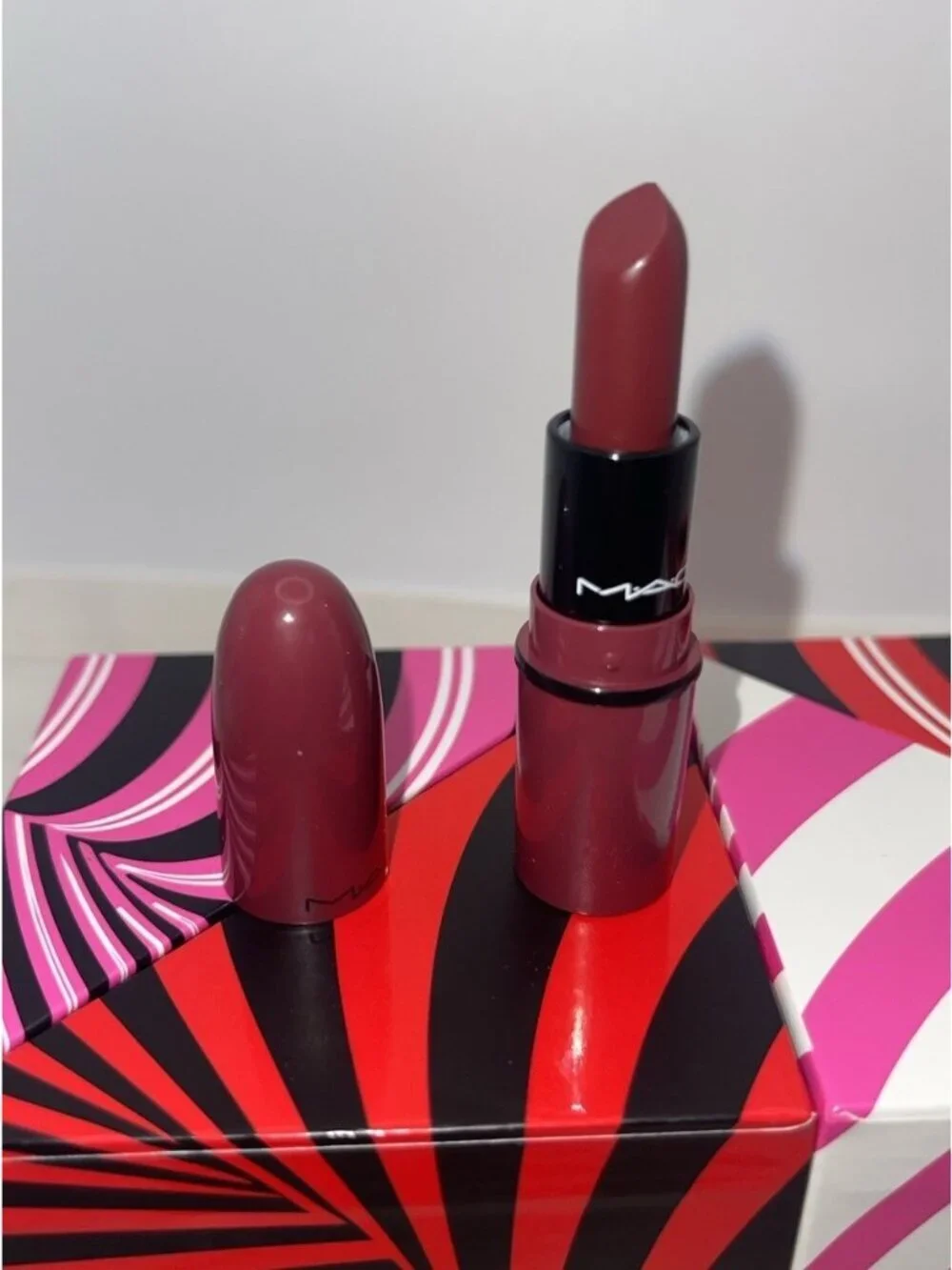 MAC Mini Lipstick Diva Matte A21 Deep Plum Vampy Travel Size